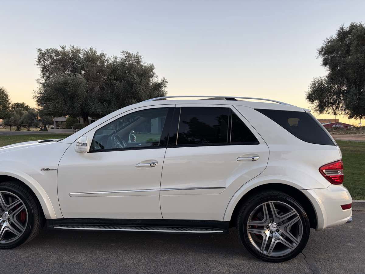 Used 2011 Mercedes-Benz ML 63 AMG 4MATIC image 4