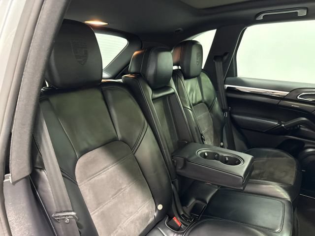Used 2017 Porsche Cayenne Platinum Edition AWD/4WD image 28