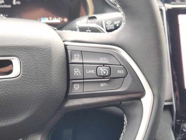 Used 2025 Jeep Grand Cherokee Limited image 29