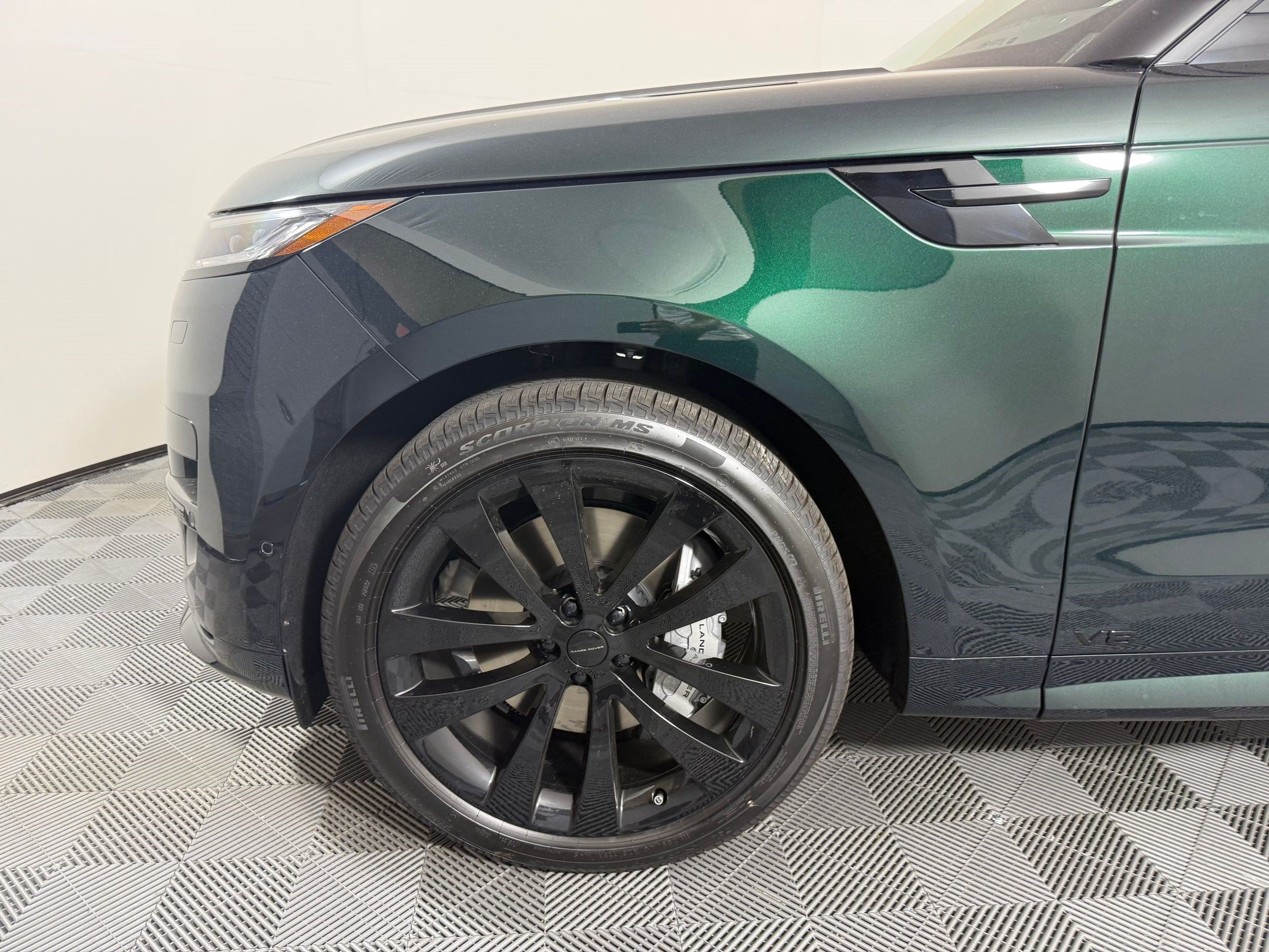 New 2026 Land Rover Range Rover Sport Dynamic SE AWD/4WD image 12