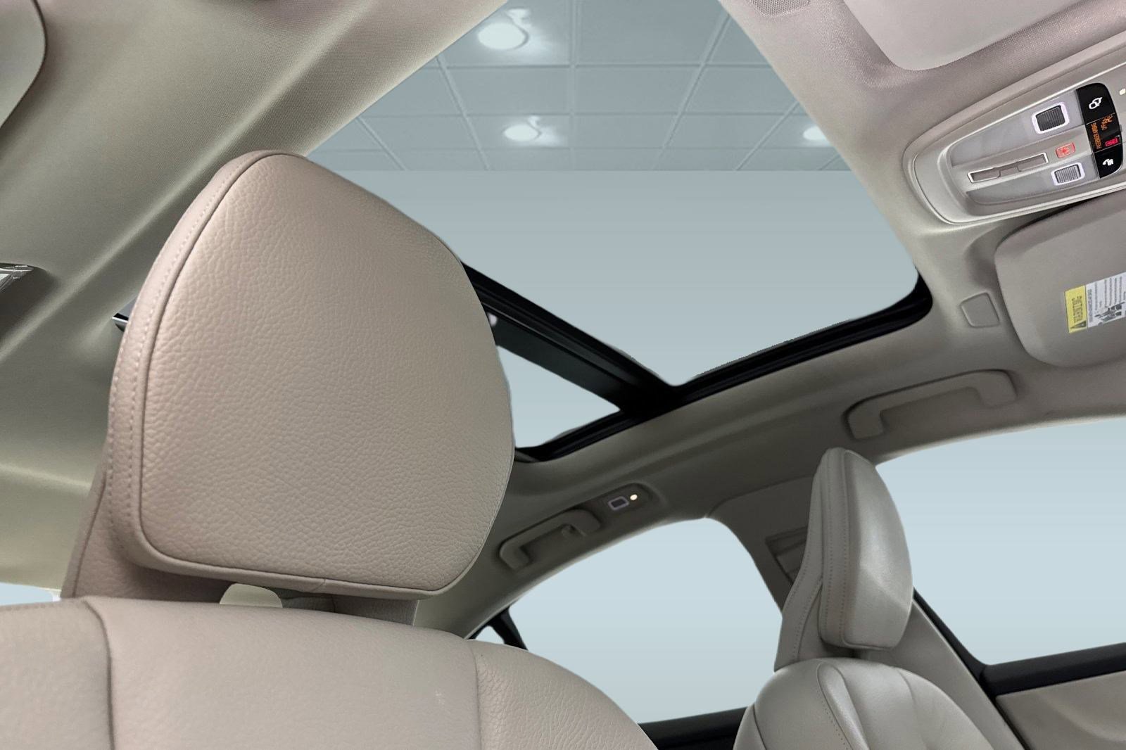 Used 2024 Volvo S60 T8 Ultimate w/ Climate Package image 26