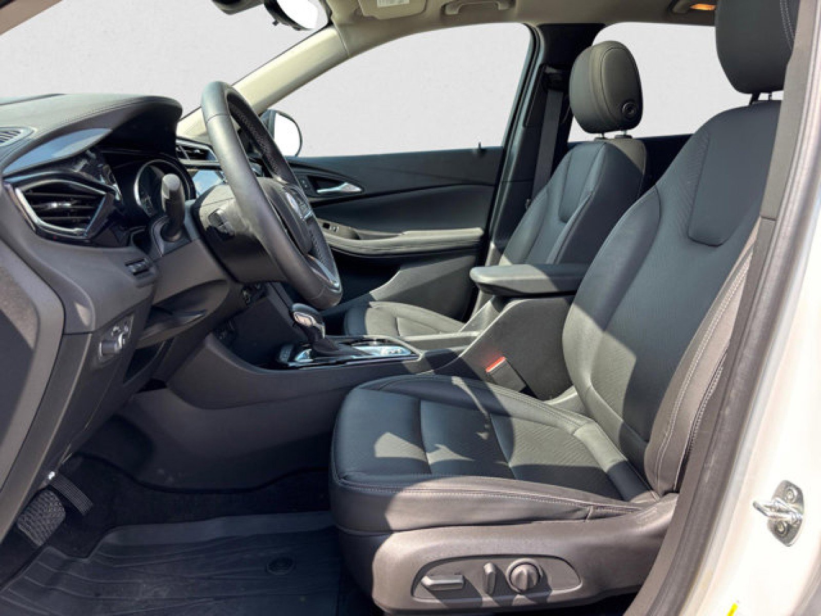 Used 2022 Buick Encore GX Essence w/ Advanced Technology Package image 10