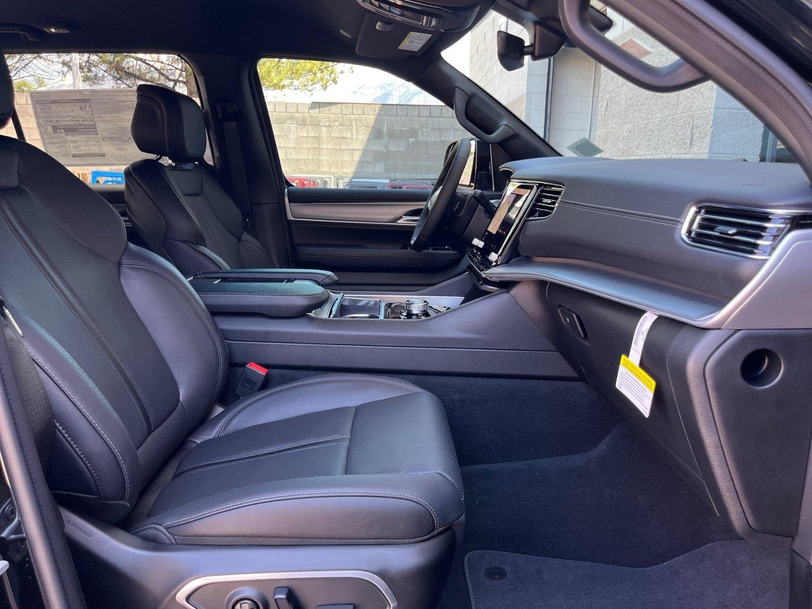 New 2026 Jeep Grand Wagoneer L Limited AWD/4WD image 28