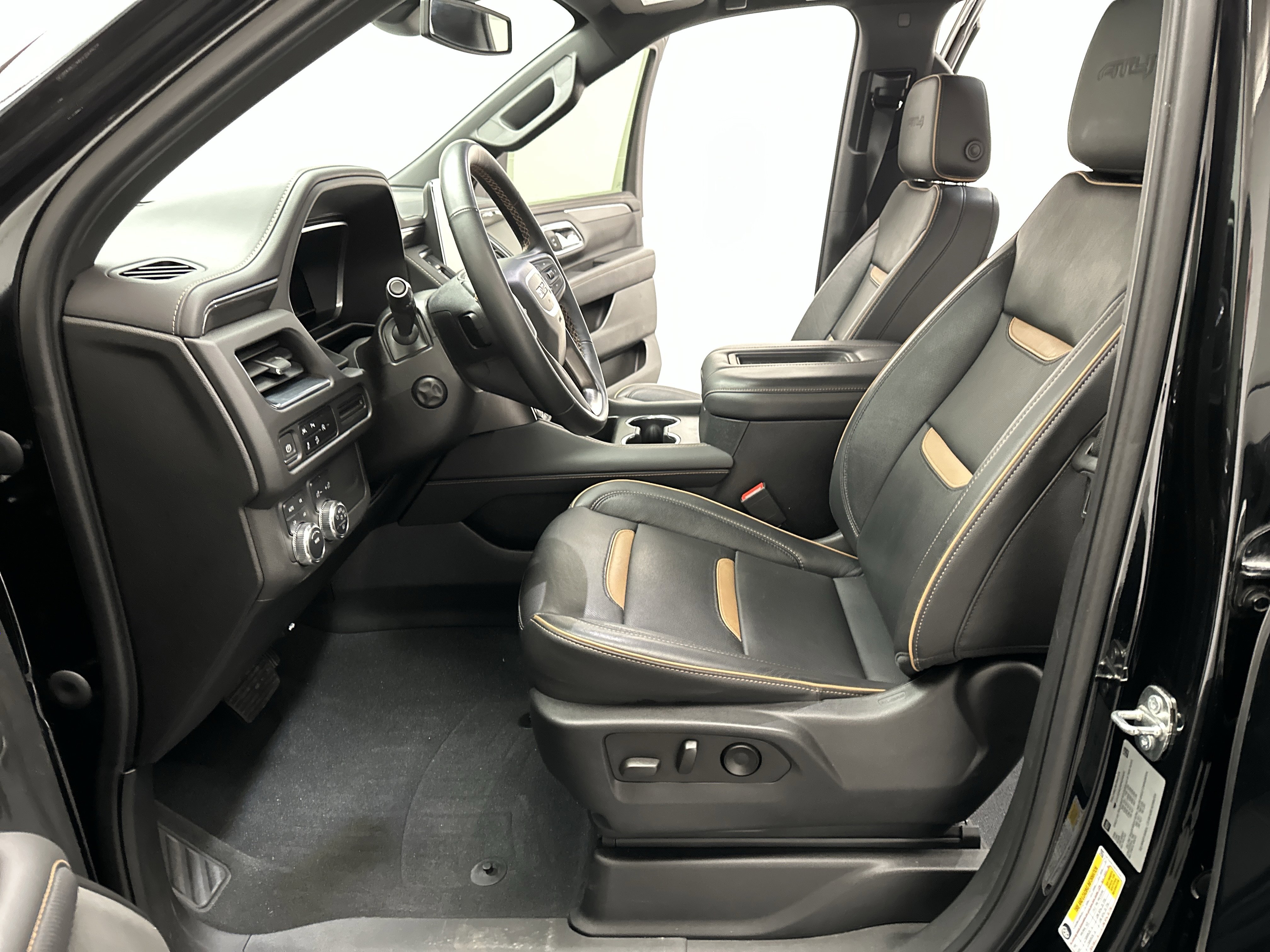 Used 2023 GMC Yukon XL AT4 image 18