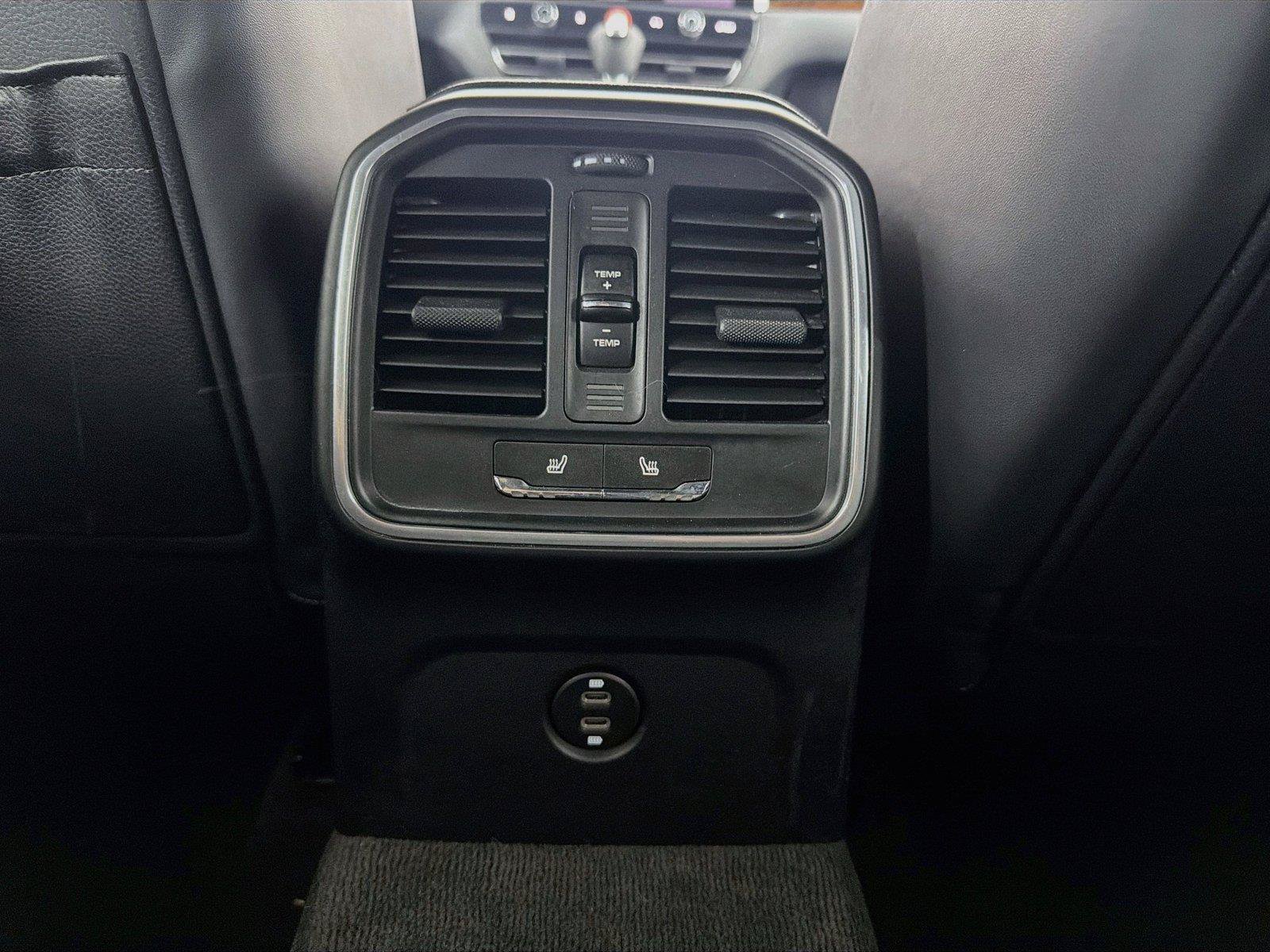 Certified 2022 Porsche Macan AWD/4WD image 21