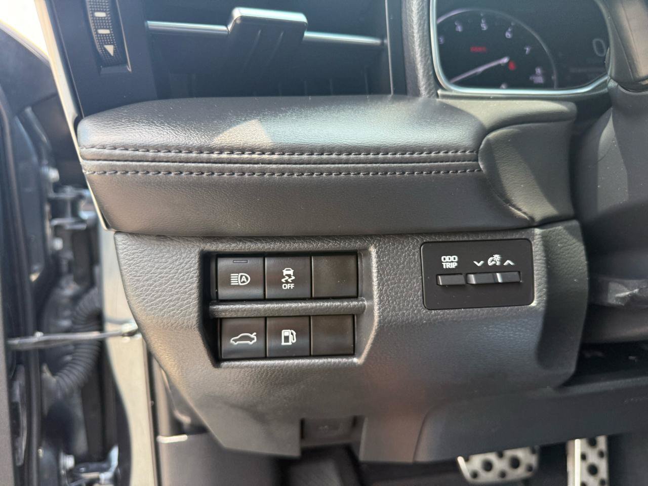 Used 2020 Toyota Avalon XSE FWD image 25