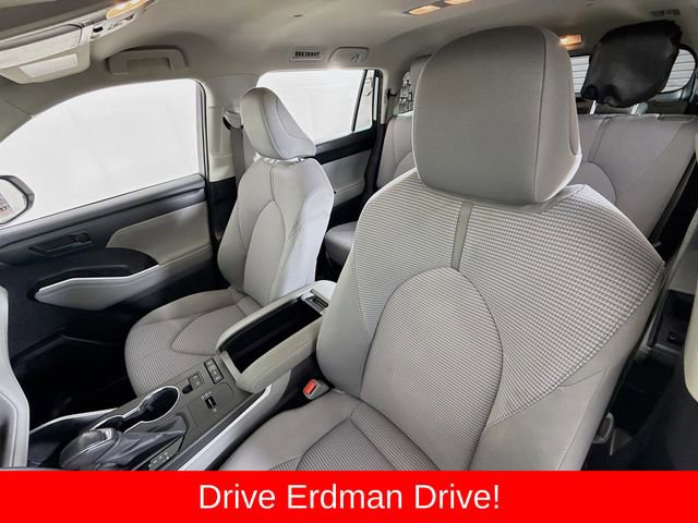 Used 2020 Toyota Highlander LE image 5