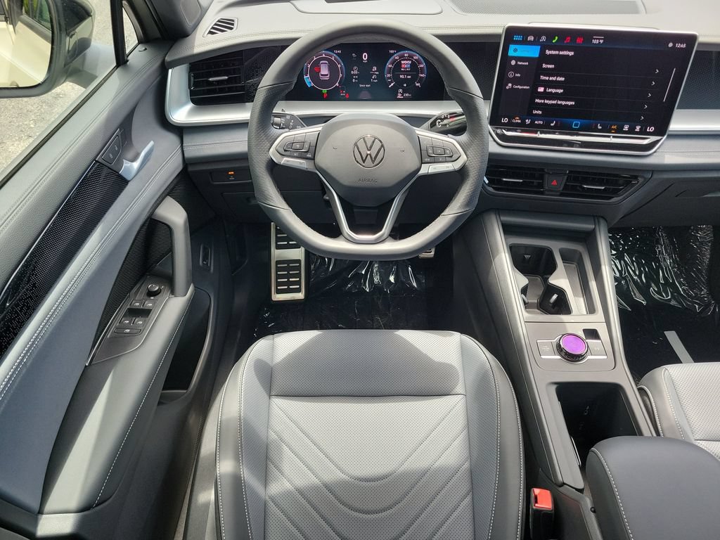 New 2026 Volkswagen Tiguan SE R-Line FWD image 11