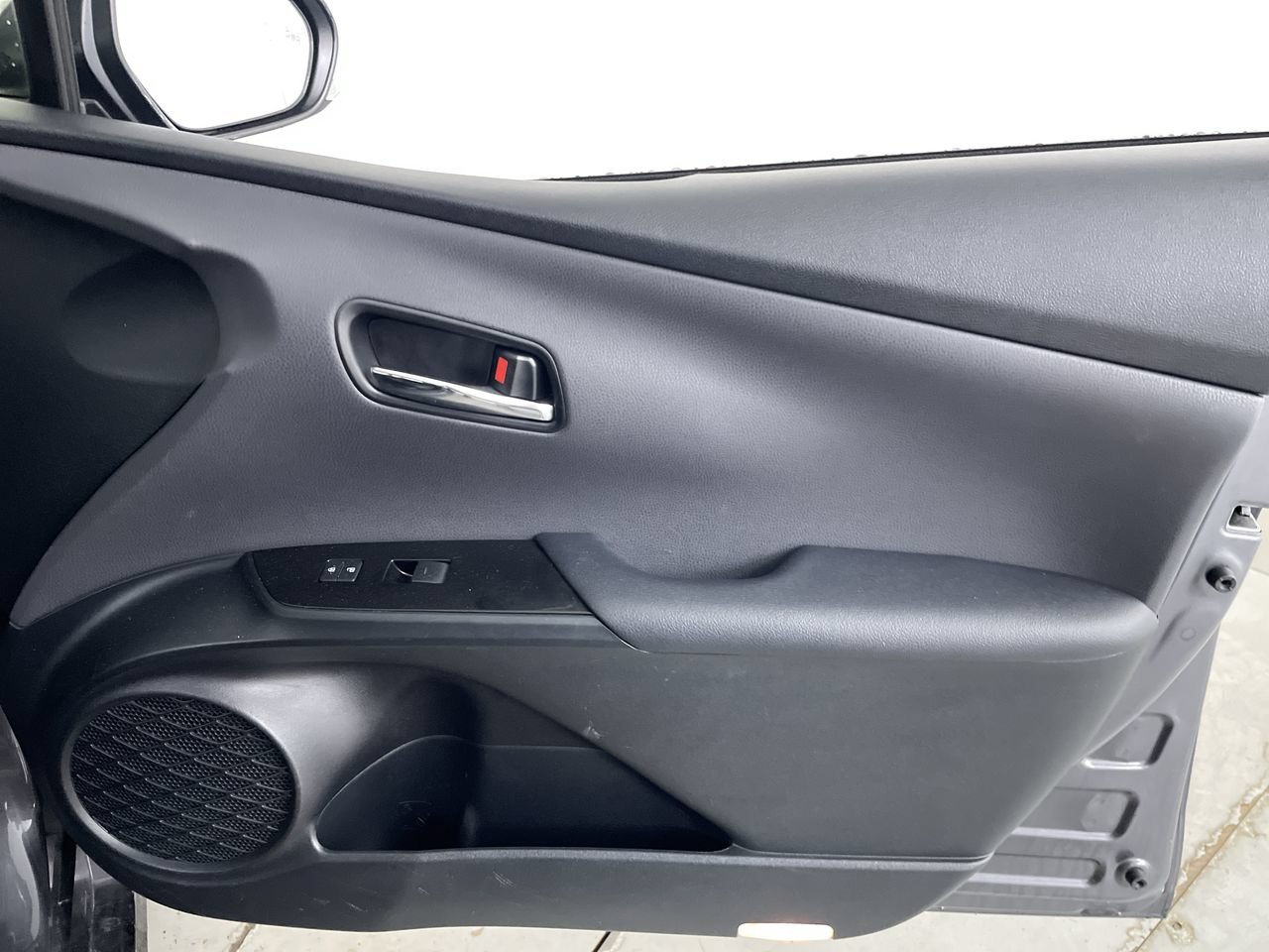 Used 2022 Toyota Prius LE FWD image 23
