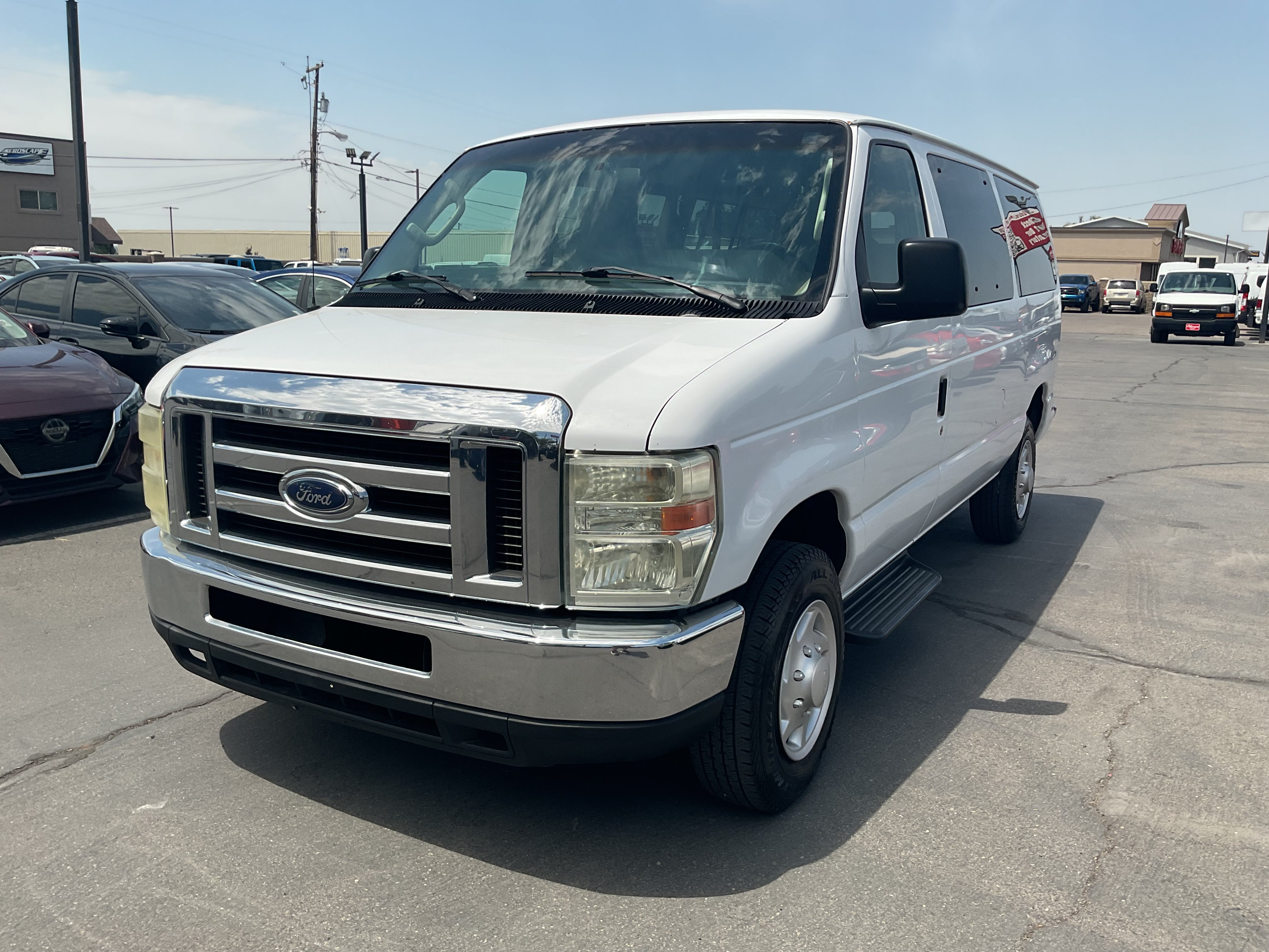Used 2009 Ford E-350 and Econoline 350 XLT RWD image 2