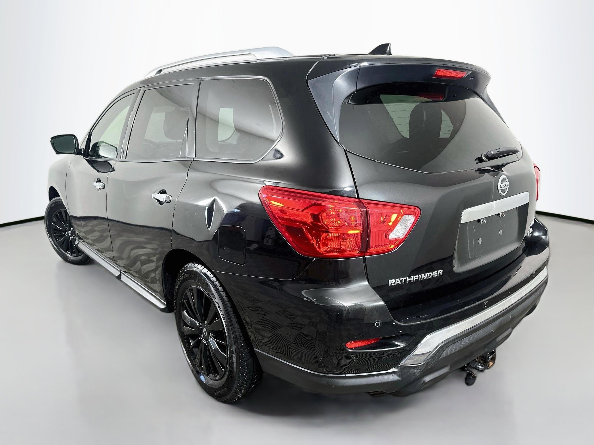 Used 2019 Nissan Pathfinder SL AWD/4WD image 5