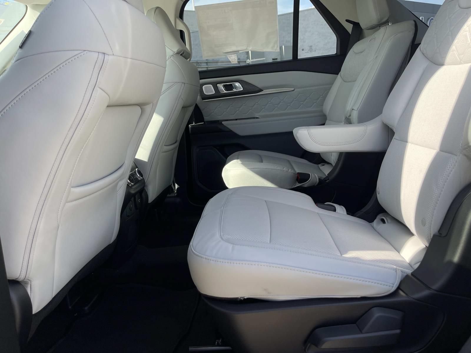 New 2026 Ford Explorer Platinum w/ LUX Leather Package AWD/4WD image 15