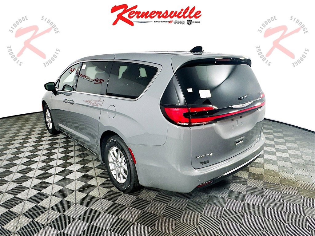 New 2025 Chrysler Pacifica Select w/ Uconnect Theater Family Group image 5