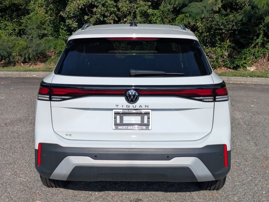 Certified 2025 Volkswagen Tiguan SE FWD image 5