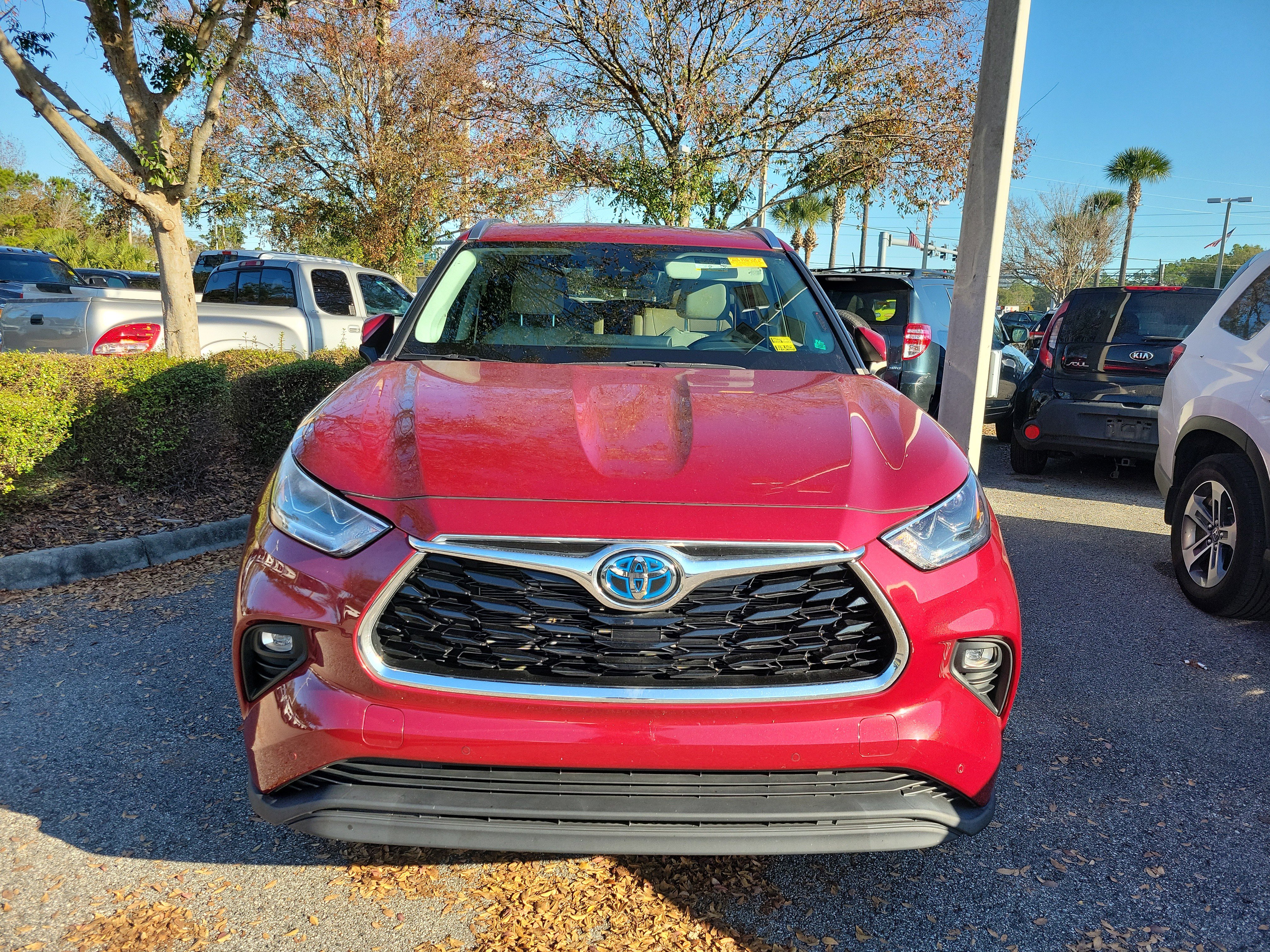 Used 2023 Toyota Highlander Limited image 2