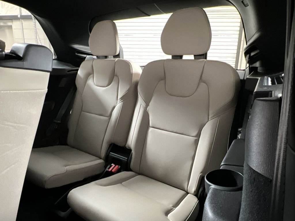 New 2026 Volvo XC90 B6 Plus w/ Protection Package Premier AWD/4WD image 24