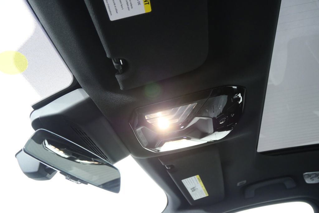 New 2026 BMW 750e xDrive w/ Executive Package image 21