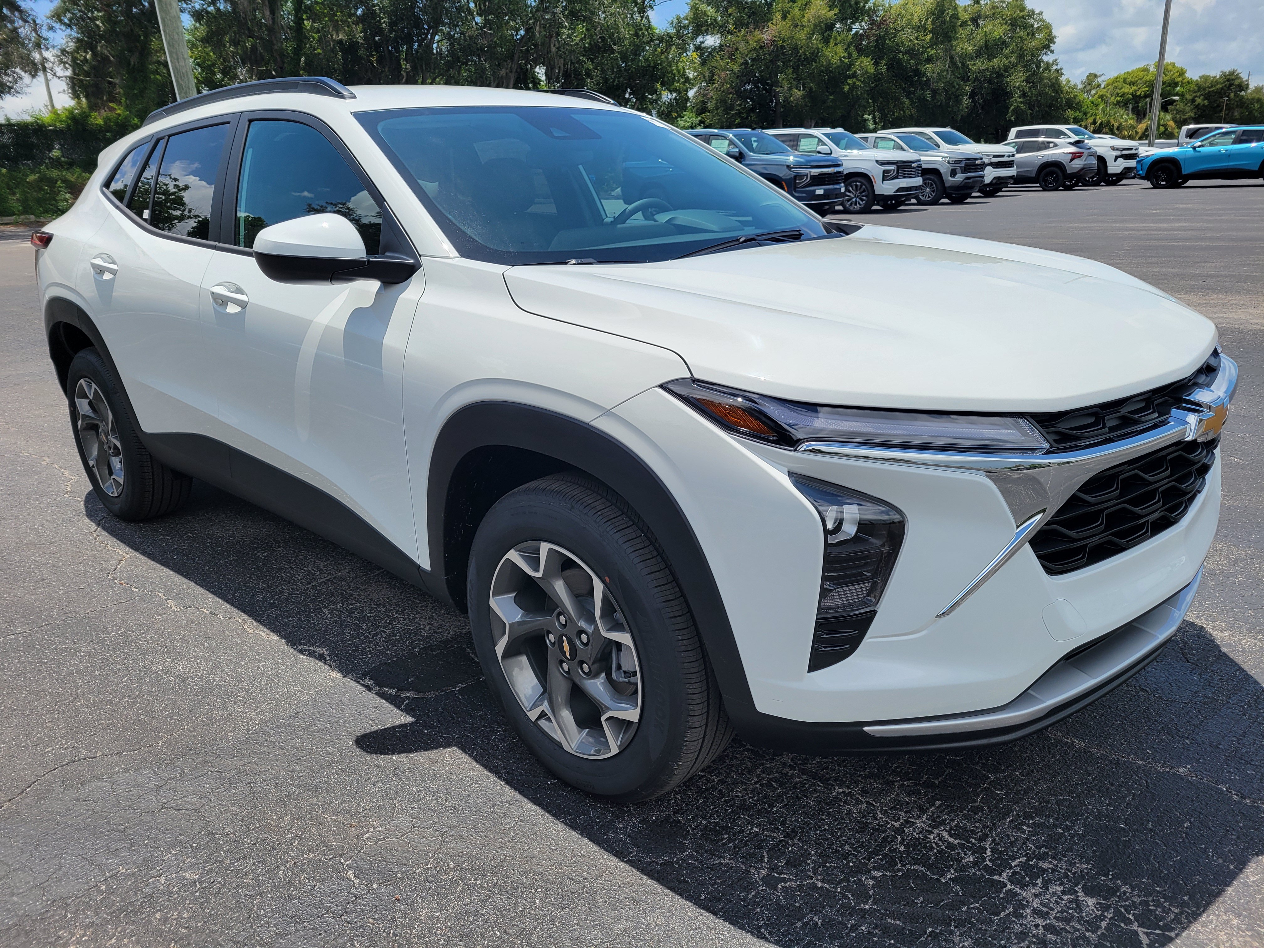New 2026 Chevrolet Trax LT w/ Driver Confidence Package FWD image 3