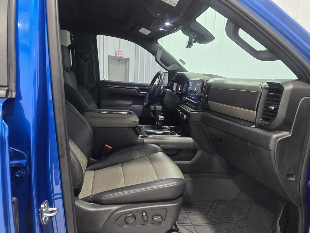 Used 2022 Chevrolet Silverado 1500 ZR2 w/ Technology Package image 26