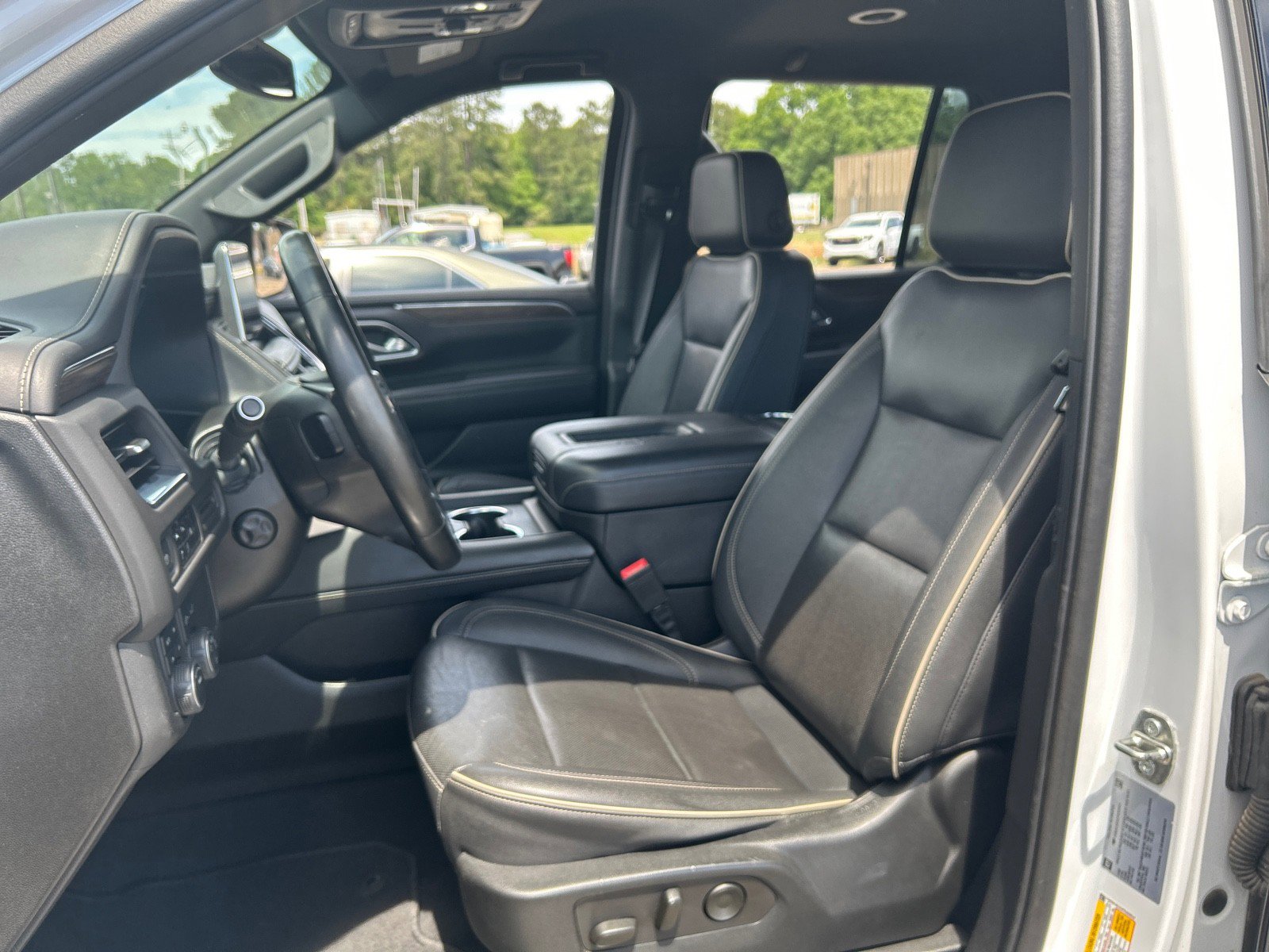 Used 2023 Chevrolet Tahoe Premier AWD/4WD image 17
