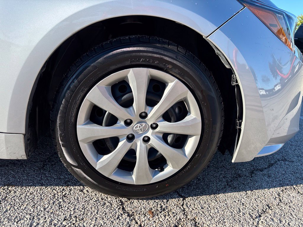 Used 2025 Toyota Corolla LE FWD image 10