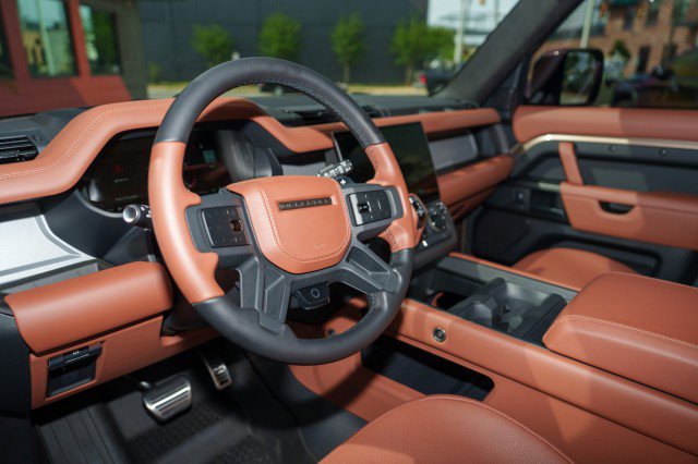 Used 2026 Land Rover Defender 110 OCTA image 10