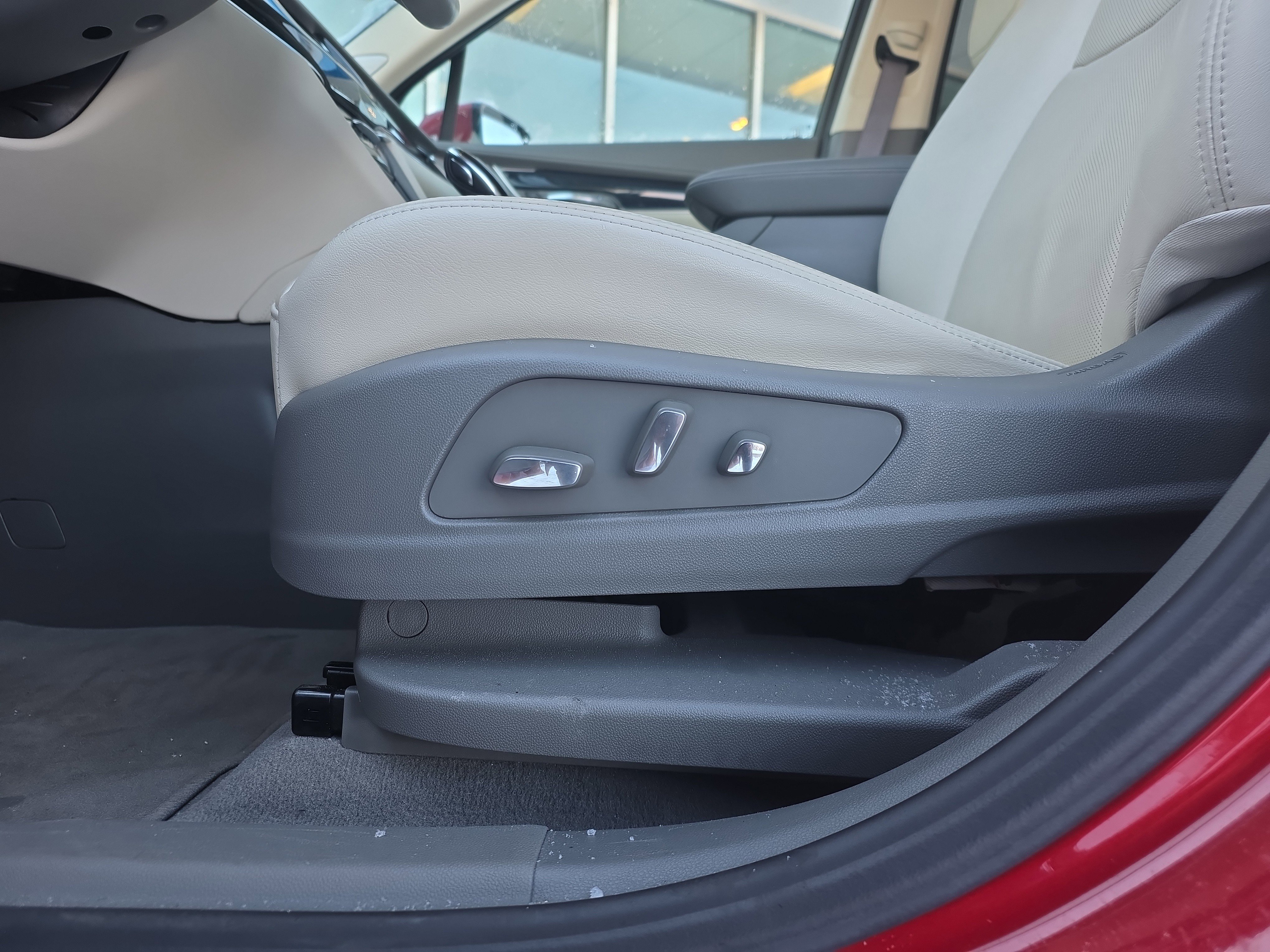 Used 2025 Cadillac XT6 Premium Luxury image 13