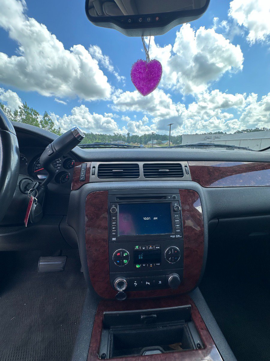 Used 2010 Chevrolet Tahoe LTZ RWD image 10