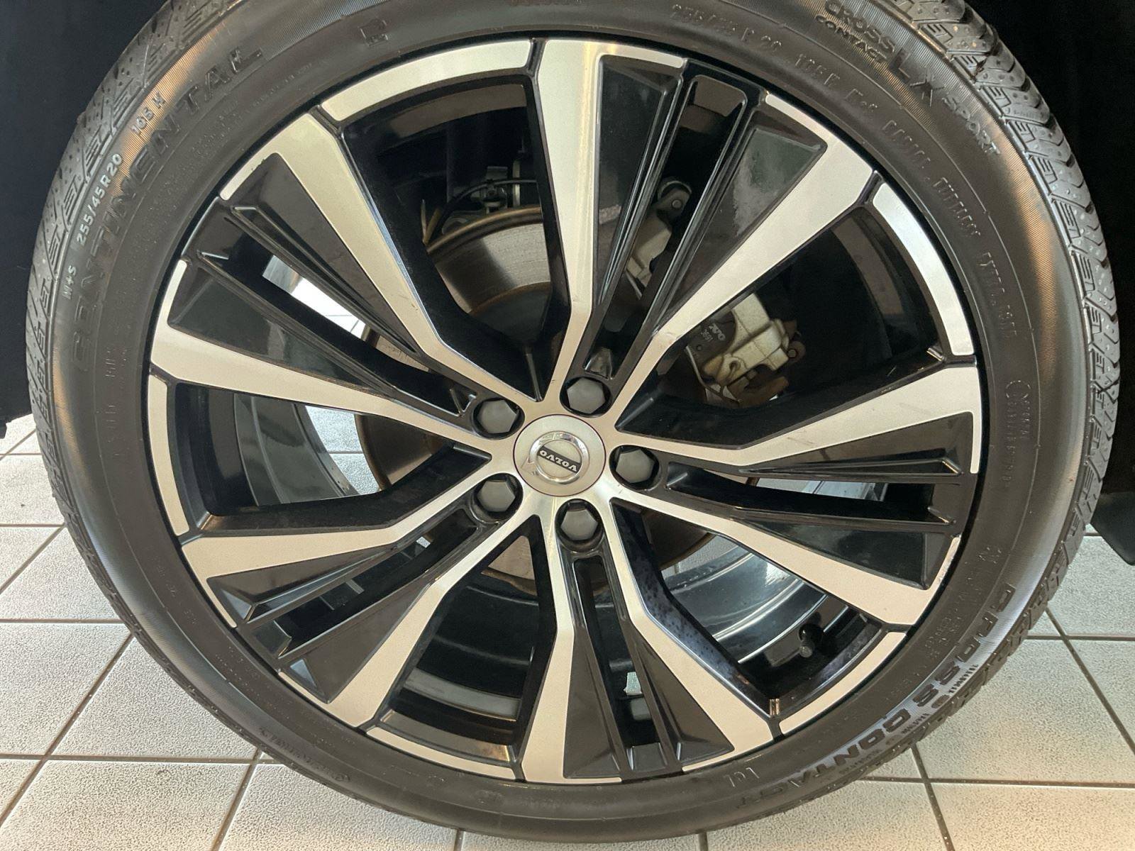 Used 2024 Volvo XC60 B5 Plus image 16