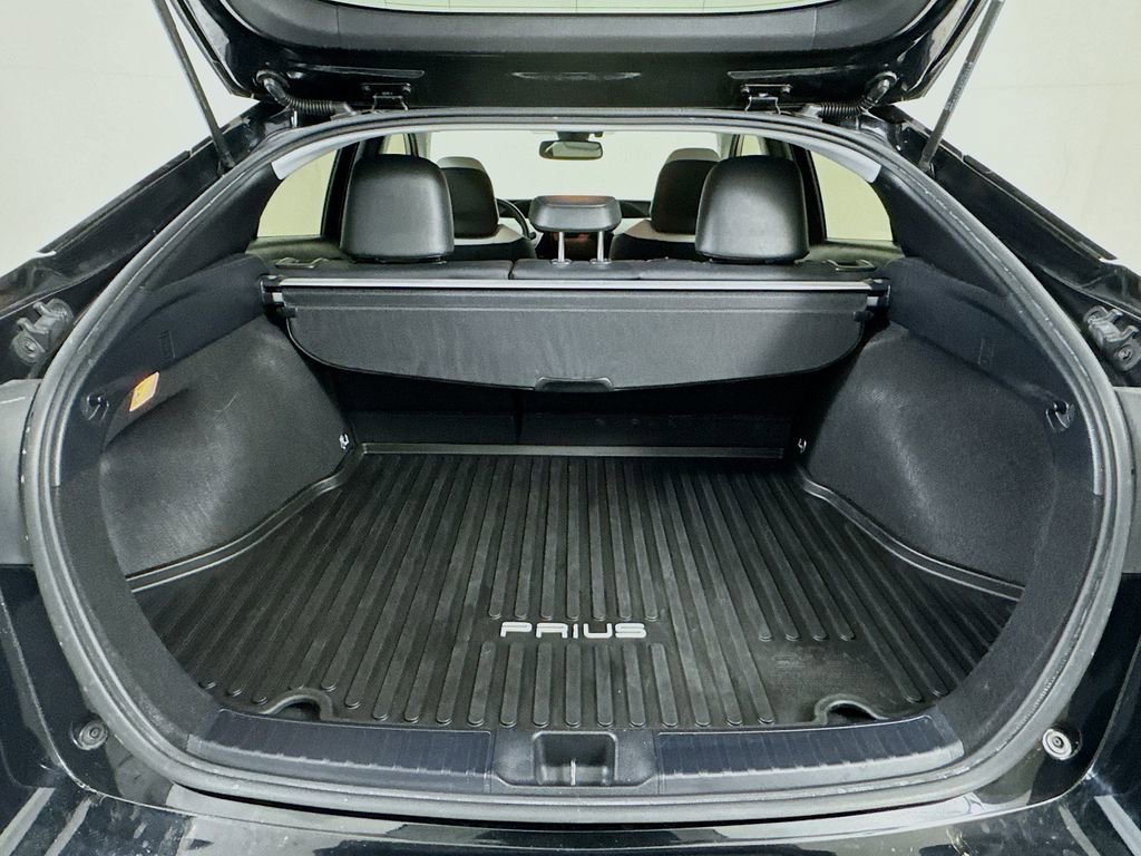 Used 2019 Toyota Prius XLE image 18