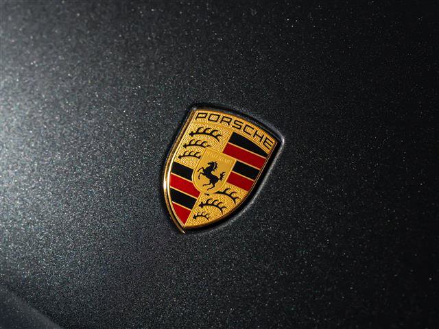 Certified 2025 Porsche Macan image 13