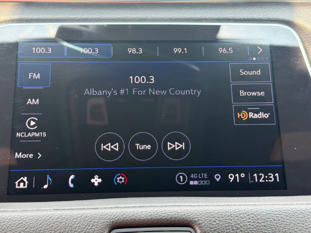 Used 2023 Cadillac XT4 Sport FWD image 28