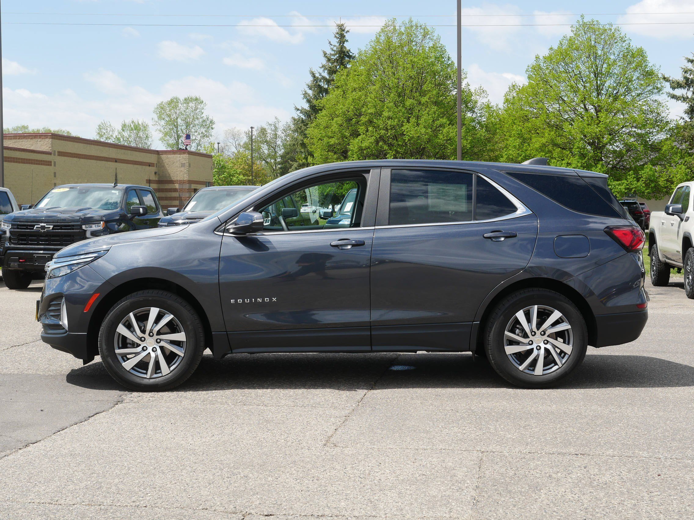 Used 2023 Chevrolet Equinox LT AWD/4WD image 4