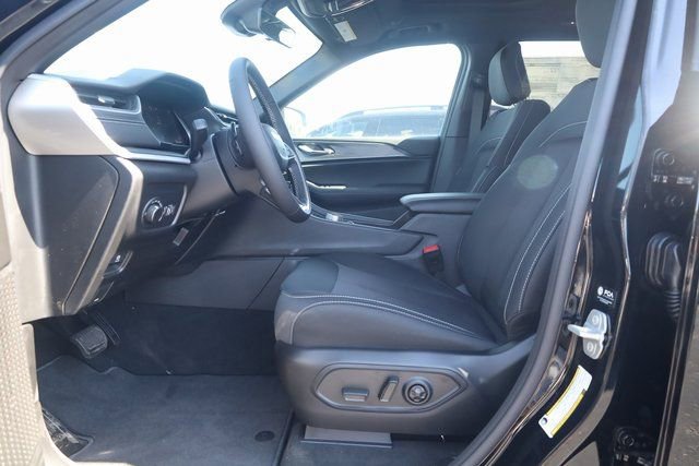 New 2025 Jeep Grand Cherokee Laredo w/ Luxury Tech Group I image 13