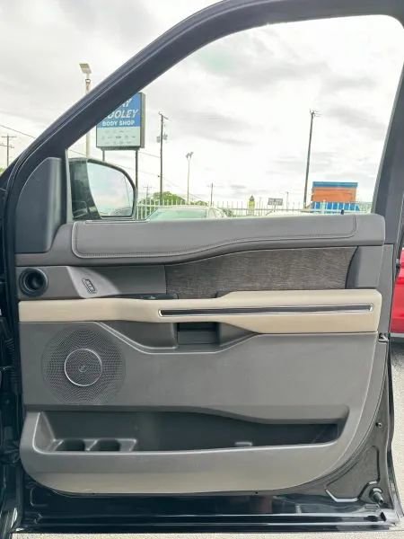 Used 2019 Ford Expedition Limited w/ Texas Edition Package RWD image 23