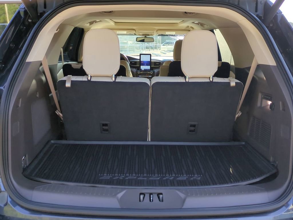Used 2022 Ford Explorer Platinum w/ Equipment Group 601A AWD/4WD image 13
