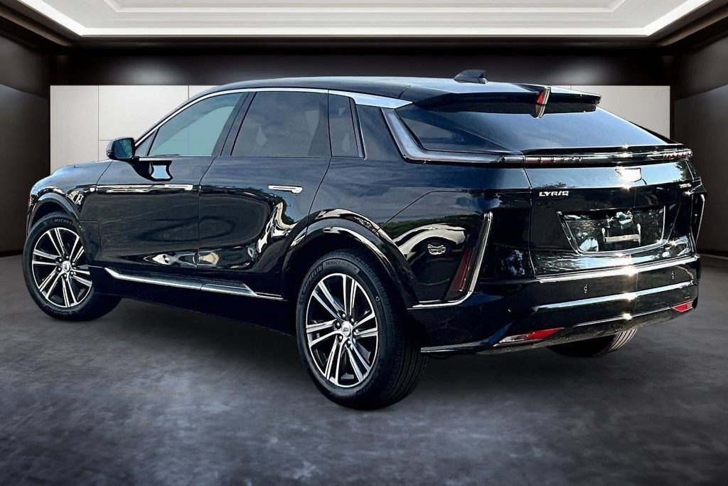 Certified 2025 Cadillac Lyriq Luxury w/ LPO, Floor Liner Package AWD/4WD image 4