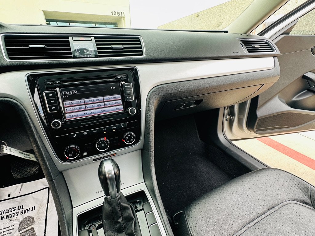 Used 2013 Volkswagen Passat 2.5 SE FWD image 17