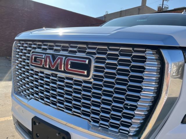Certified 2022 GMC Yukon Denali w/ Denali Premium Package RWD image 10