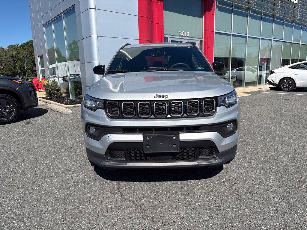 Used 2025 Jeep Compass Latitude w/ Convenience Group AWD/4WD image 2