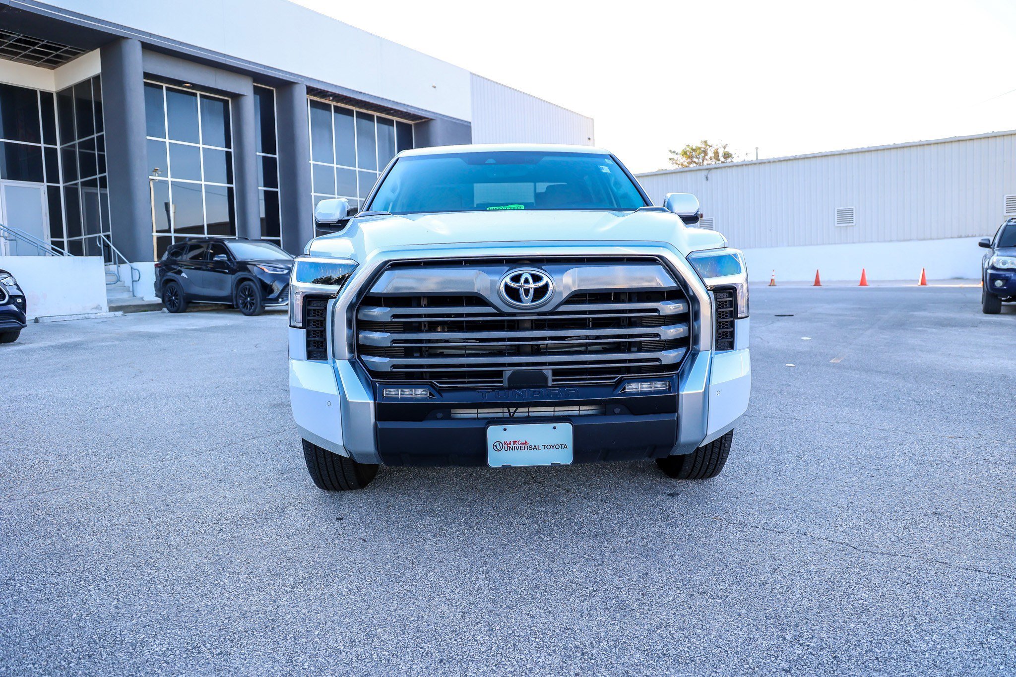 Used 2024 Toyota Tundra Limited w/ Power Package AWD/4WD image 3