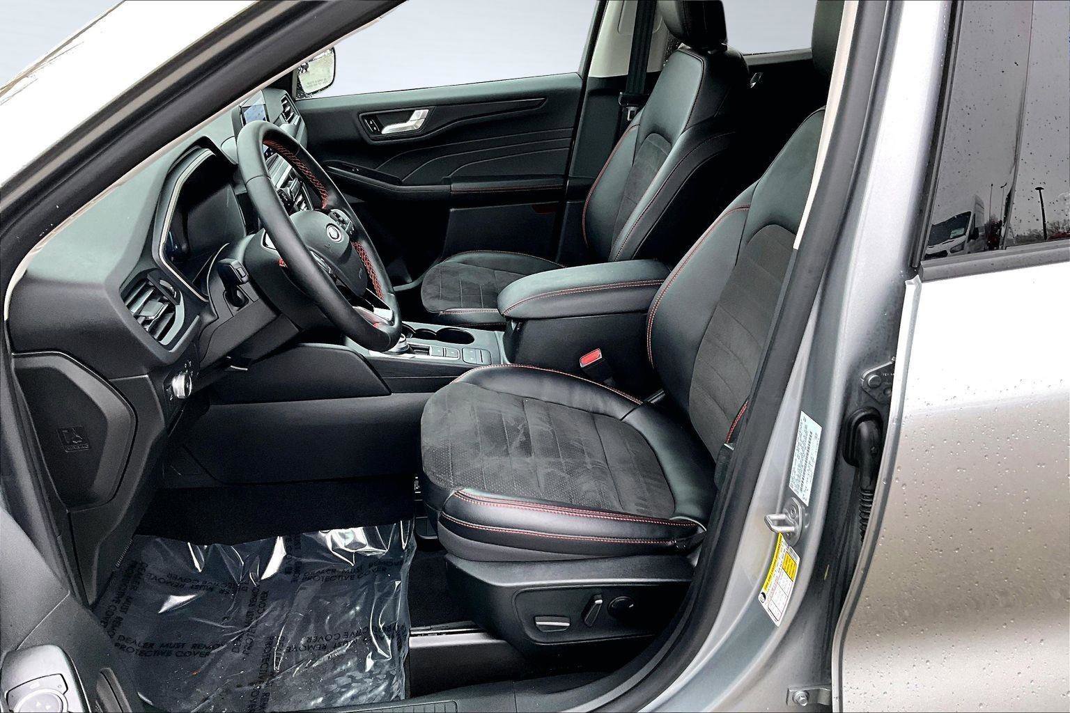 Used 2022 Ford Escape SEL w/ SEL Stealth AWD Package image 14