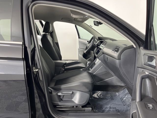 Used 2023 Volkswagen Tiguan SE image 38