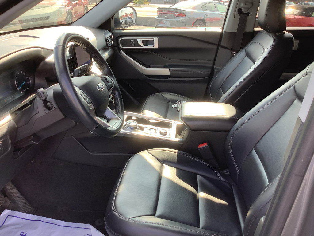 Used 2022 Ford Explorer XLT w/ Equipment Group 202A image 12