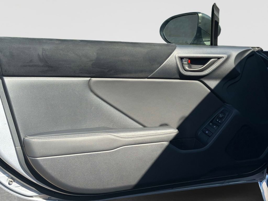 Used 2025 Toyota GR86 Premium w/ ALL Weather Mat Package (TMS) RWD image 12