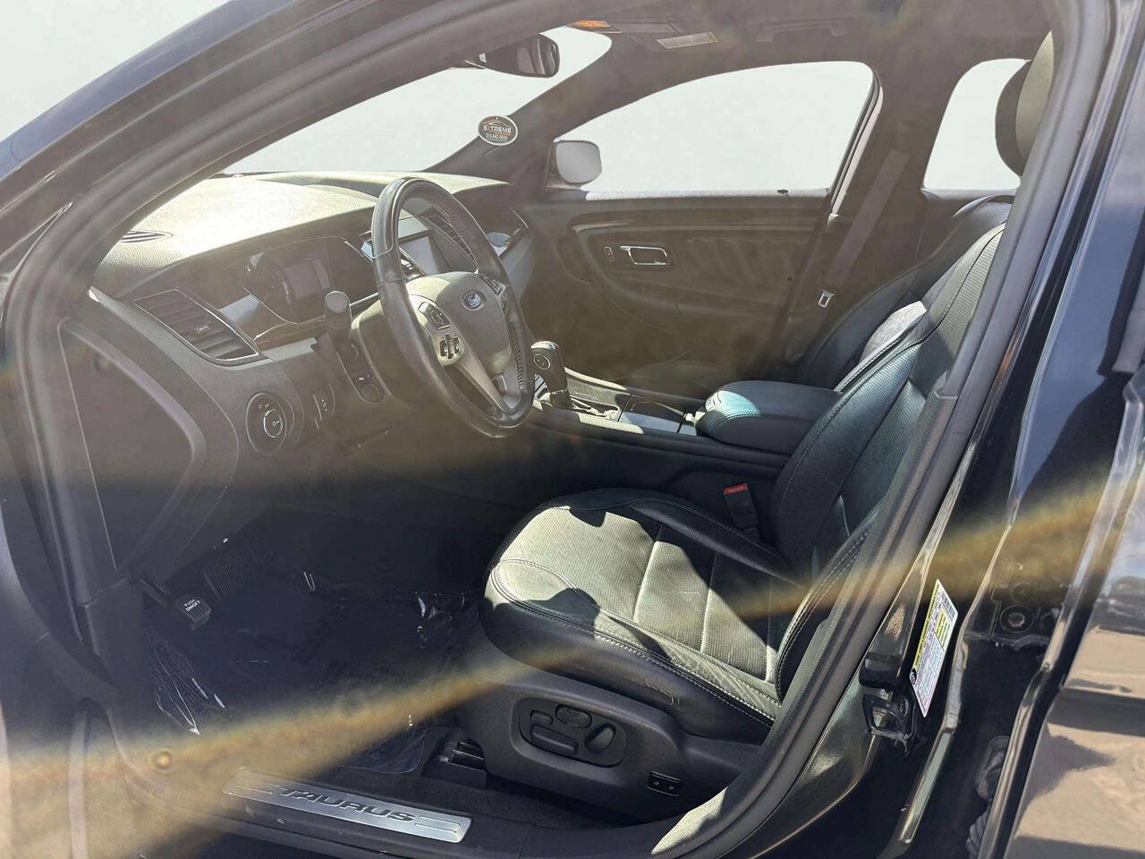 Used 2013 Ford Taurus Limited FWD image 10