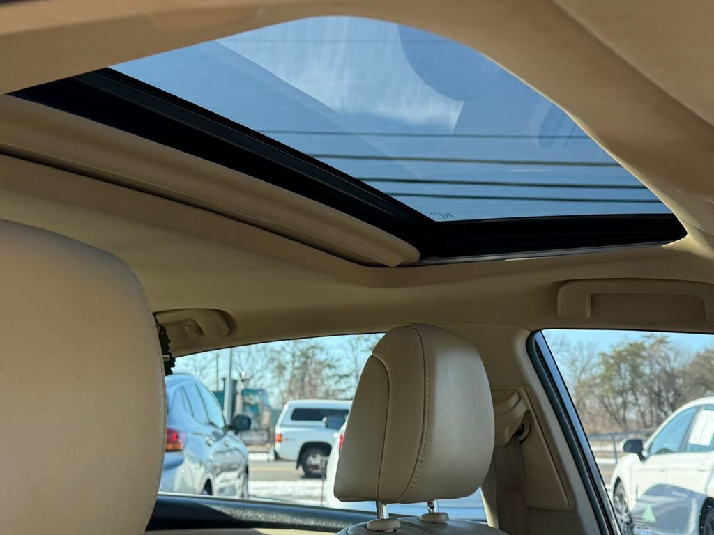 Used 2016 Toyota Avalon Touring image 8