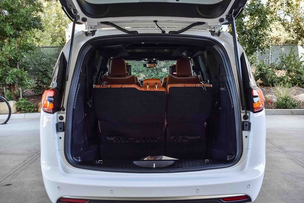 New 2026 Chrysler Pacifica Pinnacle w/ Trailer Tow Group image 25