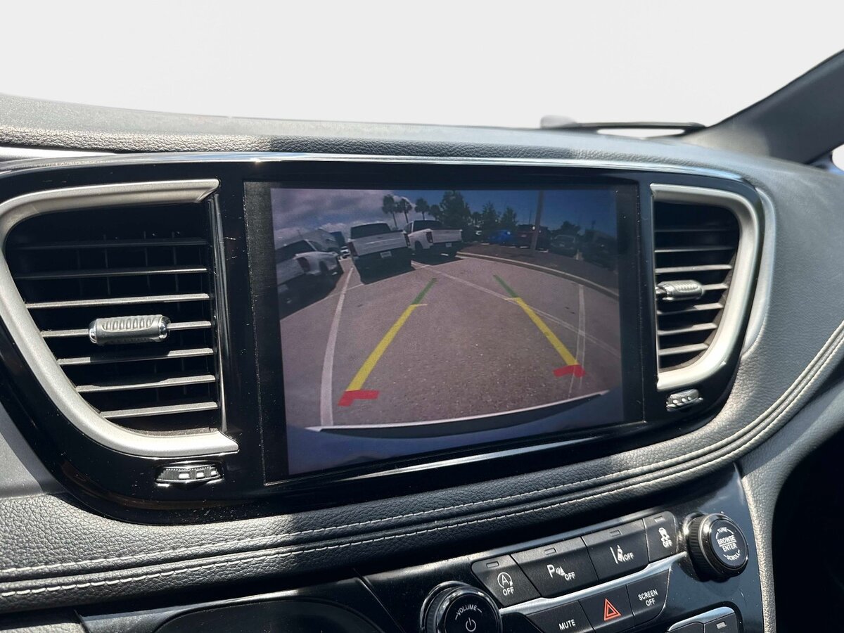 Used 2021 Chrysler Pacifica Touring w/ S Appearance Package FWD image 21