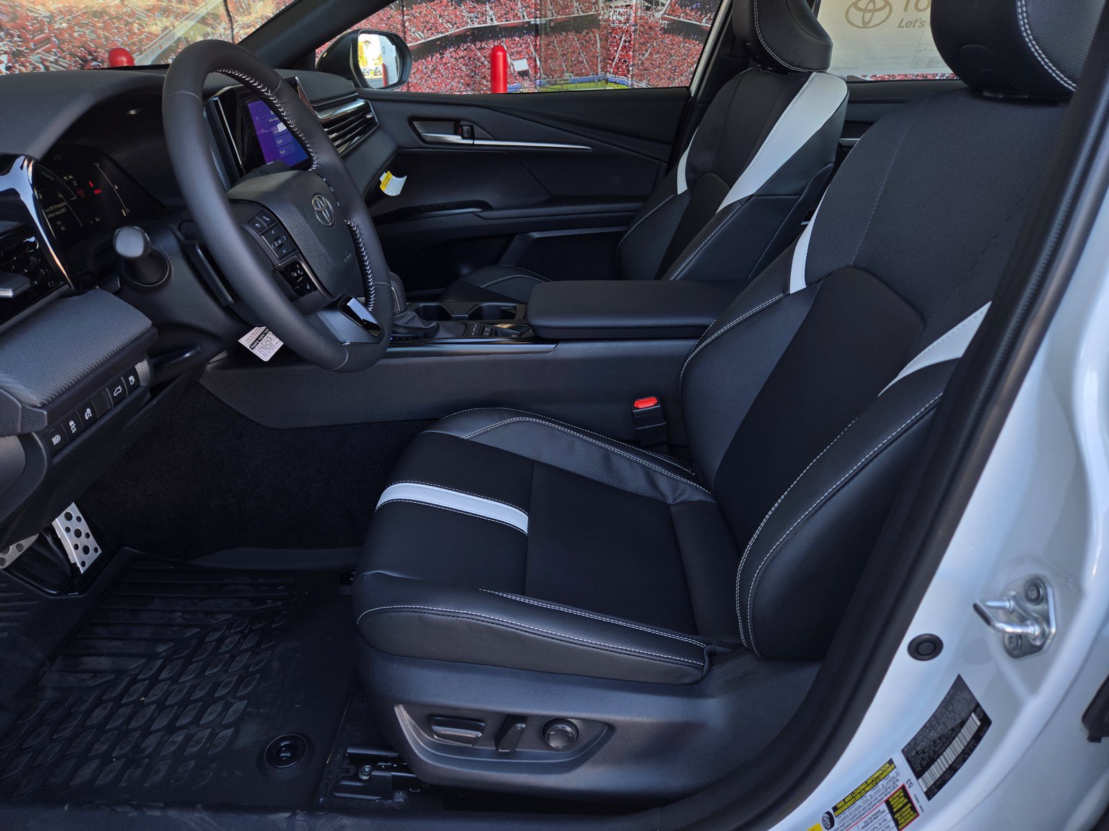 New 2026 Toyota Camry Hybrid FWD image 11